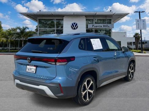 Used 2026 Volkswagen Tiguan SE w/ Panoramic Sunroof Package FWD image 4