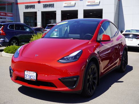 Used 2023 Tesla Model Y Long Range AWD/4WD image 7