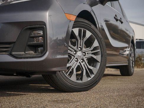 New 2026 Honda Odyssey Touring image 6