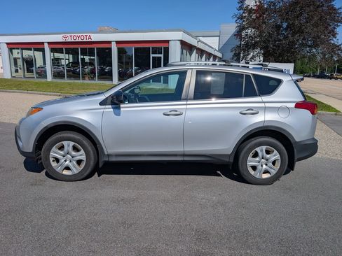 Used 2015 Toyota RAV4 LE w/ Four Season Floor Mat Package AWD/4WD image 2