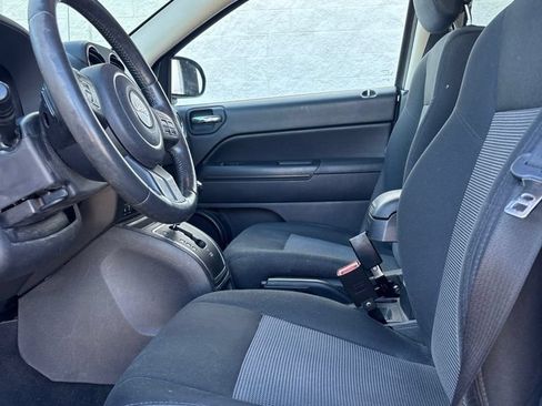 Used 2012 Jeep Compass Latitude AWD/4WD image 7