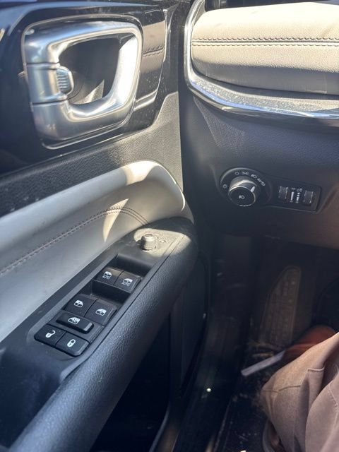 Used 2023 Jeep Compass Limited AWD/4WD image 19