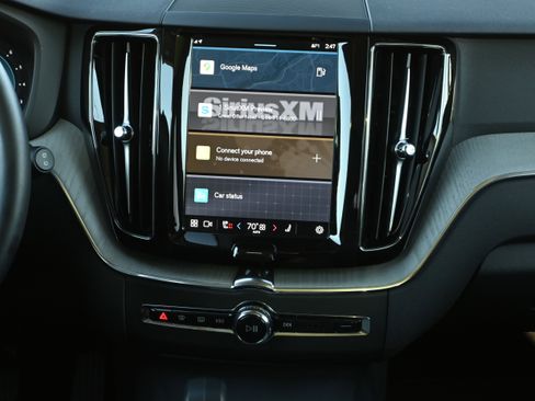 Used 2025 Volvo XC60 B5 Plus image 5