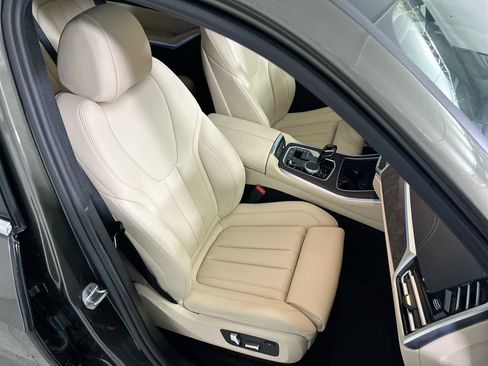 Used 2022 BMW X5 xDrive45e w/ Climate Comfort Package image 26