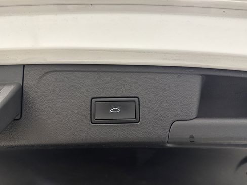 Used 2021 Volkswagen Atlas Cross Sport SE w/ Panoramic Sunroof Package FWD image 15