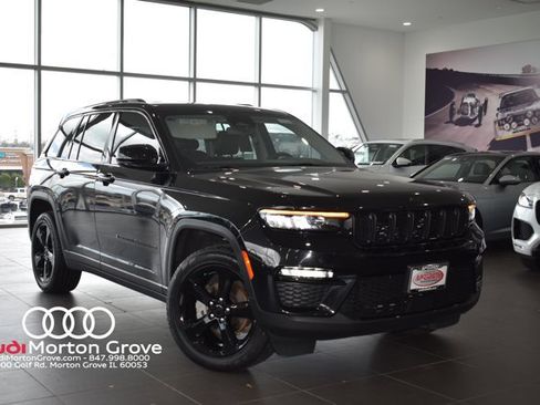 Used 2023 Jeep Grand Cherokee Limited w/ Black Appearance Package AWD/4WD image 1