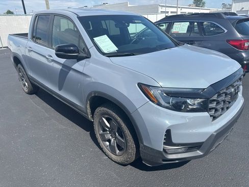 Used 2025 Honda Ridgeline TrailSport image 3