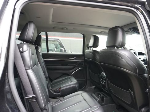Used 2022 Jeep Grand Cherokee L Limited AWD/4WD image 7