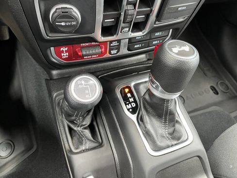 Used 2024 Jeep Wrangler Unlimited Rubicon w/ Safety Group AWD/4WD image 25