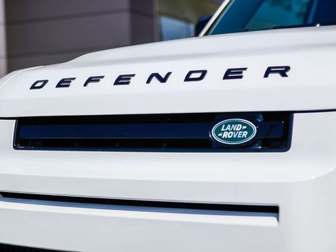 Used 2025 Land Rover Defender 110 X-Dynamic SE image 11