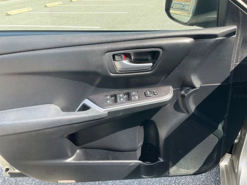 Used 2015 Toyota Camry LE FWD image 9