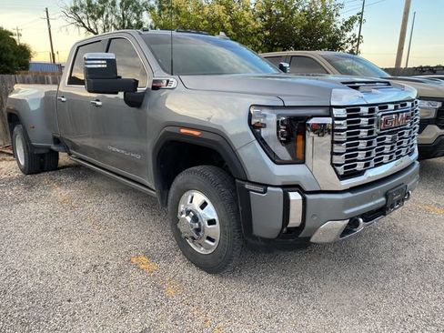 Used 2025 GMC Sierra 3500 Denali w/ Technology Package AWD/4WD image 2