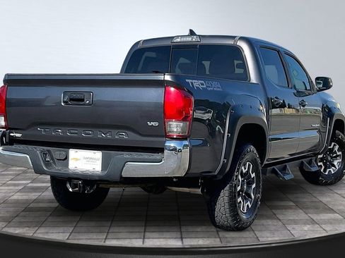 Used 2017 Toyota Tacoma TRD Off-Road w/ Tow Package (A/T) AWD/4WD image 2