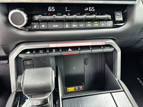 New 2025 Toyota Tundra Platinum AWD/4WD image 27