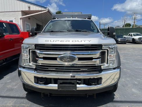 Used 2019 Ford F550 4x4 Regular Cab Super Duty w/ XLT Value Package image 2