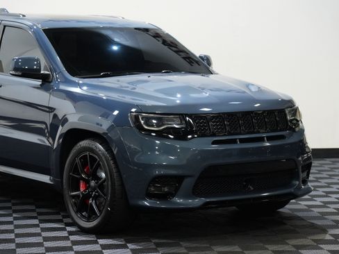 Used 2019 Jeep Grand Cherokee SRT w/ Trailer Tow Group IV AWD/4WD image 9