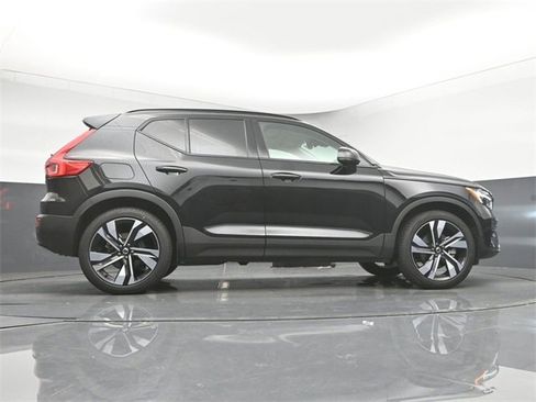 Used 2024 Volvo XC40 B5 Plus w/ Climate Package image 45