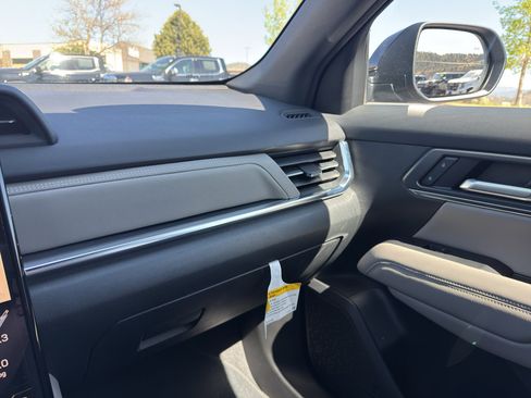 Used 2025 GMC Terrain Elevation AWD/4WD image 28