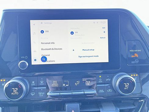 Used 2023 Toyota Highlander XLE image 16