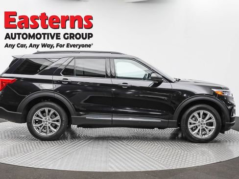 Used 2022 Ford Explorer XLT w/ Equipment Group 202A image 4