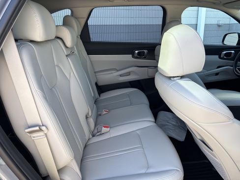 Used 2022 Kia Sorento S w/ Panoramic Sunroof Package FWD image 5