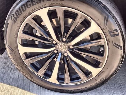 Used 2022 Toyota Highlander XSE image 9