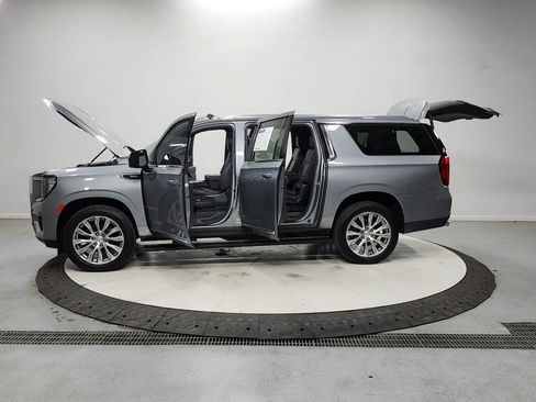 Used 2023 GMC Yukon XL Denali RWD image 12