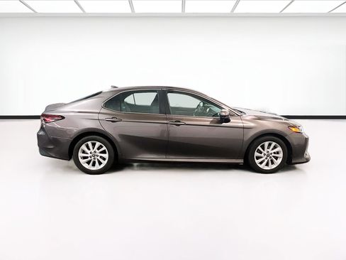 Used 2021 Toyota Camry LE FWD image 21