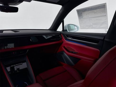 Used 2025 Porsche Macan Electric image 25