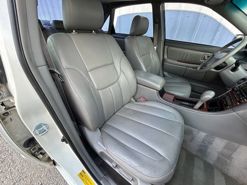 Used 2000 Toyota Avalon XLS image 15
