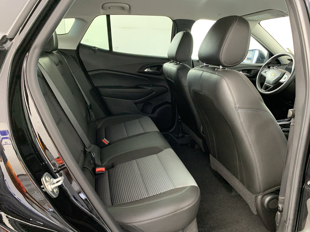 Used 2025 Chevrolet Trax LT FWD image 37