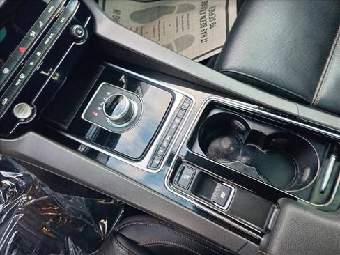 Used 2018 Jaguar F-PACE Prestige image 16