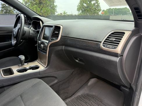 Used 2014 Jeep Grand Cherokee Laredo w/ Security & Convenience Group AWD/4WD image 19