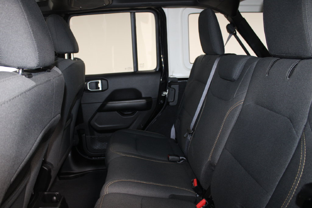 Used 2025 Jeep Wrangler Unlimited Sahara AWD/4WD image 18