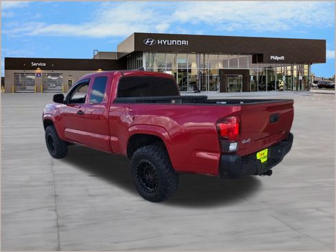 Used 2020 Toyota Tacoma SR image 3