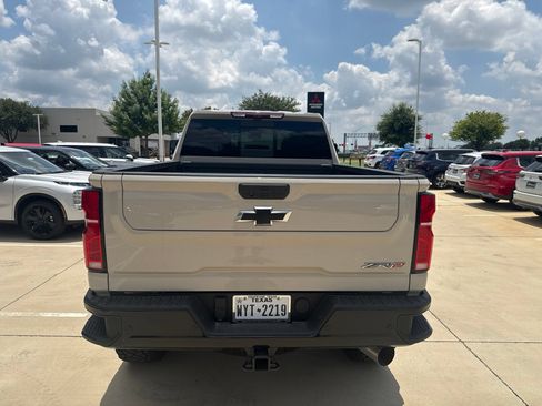 Used 2026 Chevrolet Silverado 2500 ZR2 AWD/4WD image 4