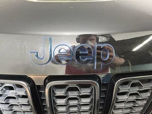 Used 2018 Jeep Grand Cherokee Laredo AWD/4WD image 8