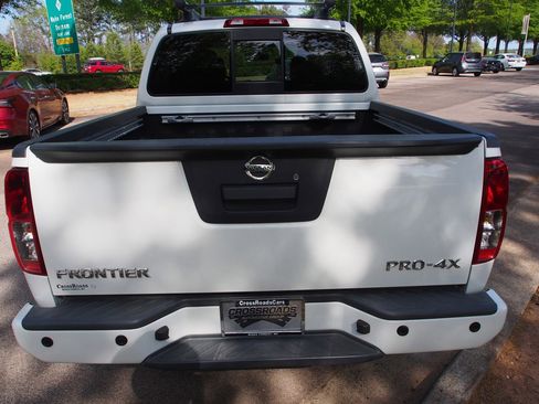 Used 2020 Nissan Frontier PRO-4X image 6
