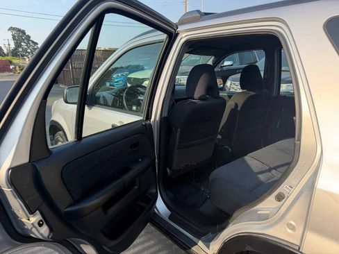 Used 2005 Honda CR-V LX image 10