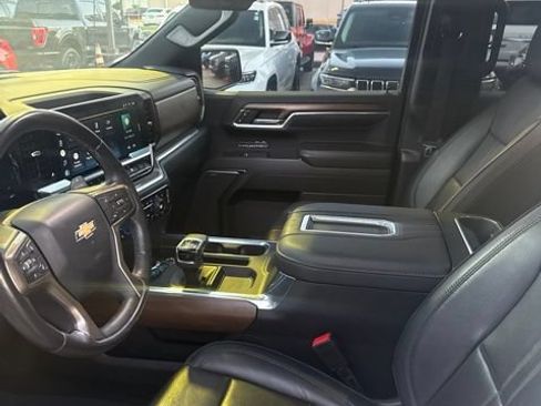 Used 2022 Chevrolet Silverado 1500 High Country w/ High Country Premium Package AWD/4WD image 4