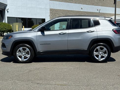Used 2024 Jeep Compass Latitude AWD/4WD image 9