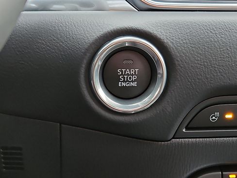 New 2025 MAZDA CX-5 Signature image 19