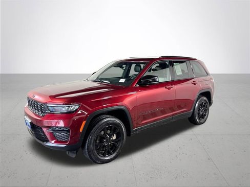 Used 2024 Jeep Grand Cherokee Altitude image 2