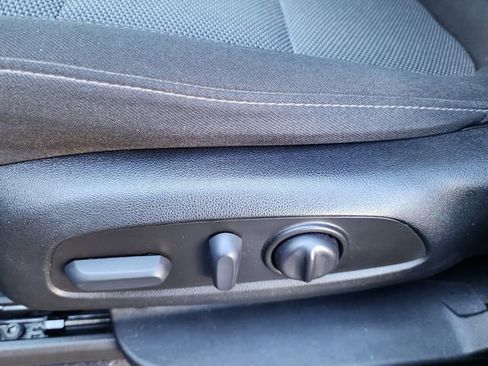 Used 2023 Chevrolet Traverse LT image 18