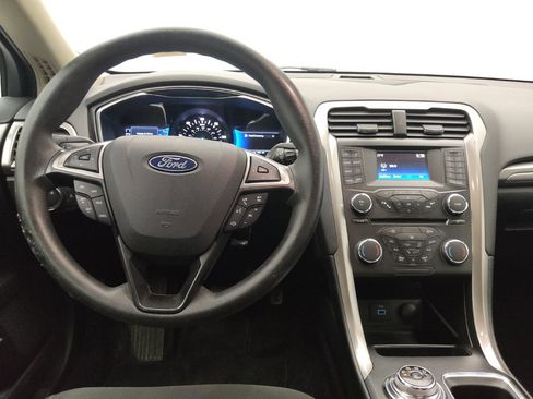 Used 2018 Ford Fusion SE FWD image 22