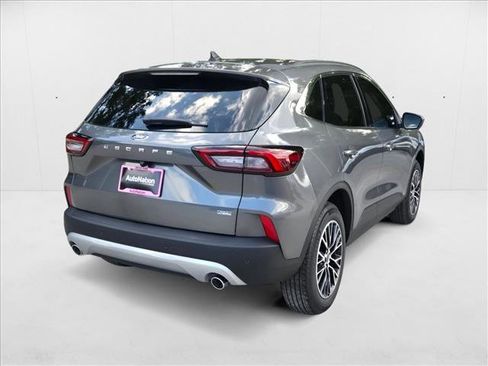 New 2025 Ford Escape SE image 2