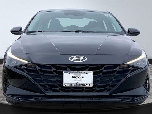Used 2023 Hyundai Elantra SEL image 2