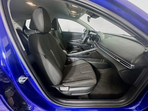 Used 2024 Hyundai Elantra SEL FWD image 31