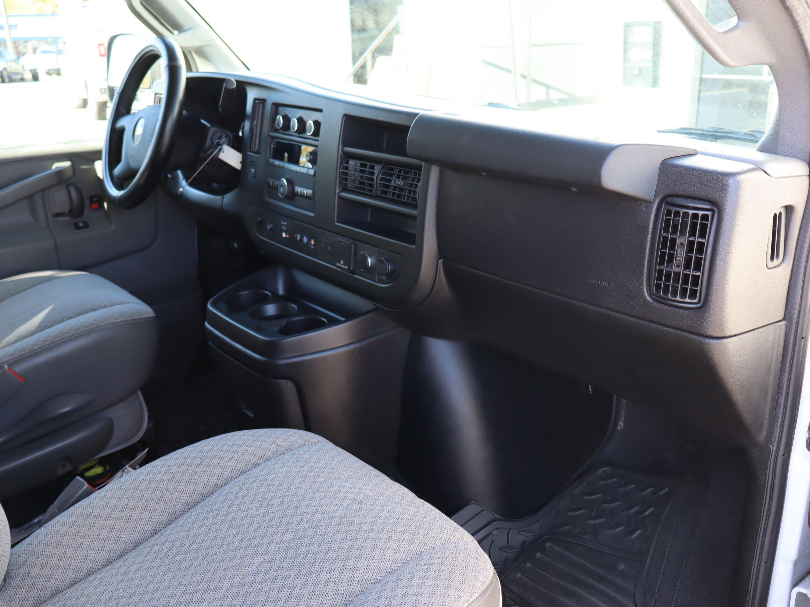 Used 2020 Chevrolet Express 3500 LT w/ LT Preferred Equipment Group RWD image 32