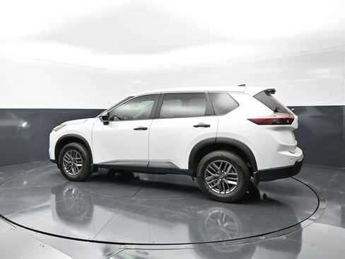 Certified 2025 Nissan Rogue S FWD image 2